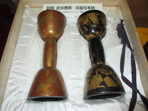 6.筏散蒔絵鼓胴(いかだちらしまきえこどう)、武具散蒔絵鼓胴(ぶぐちらしまきえこどう)(甲府)