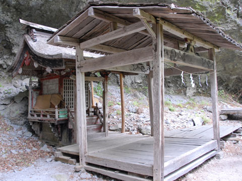 15.金櫻神社摂社・白山社（甲府）