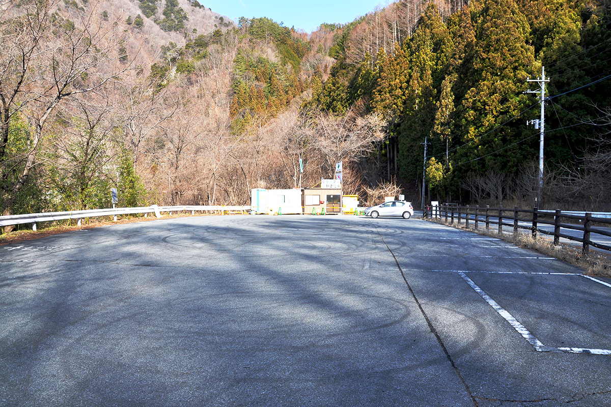 板敷渓谷駐車場