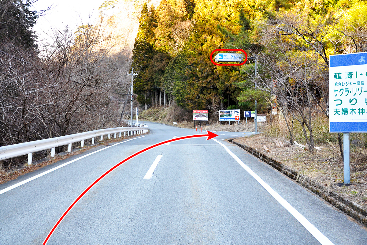 板敷渓谷駐車場案内1