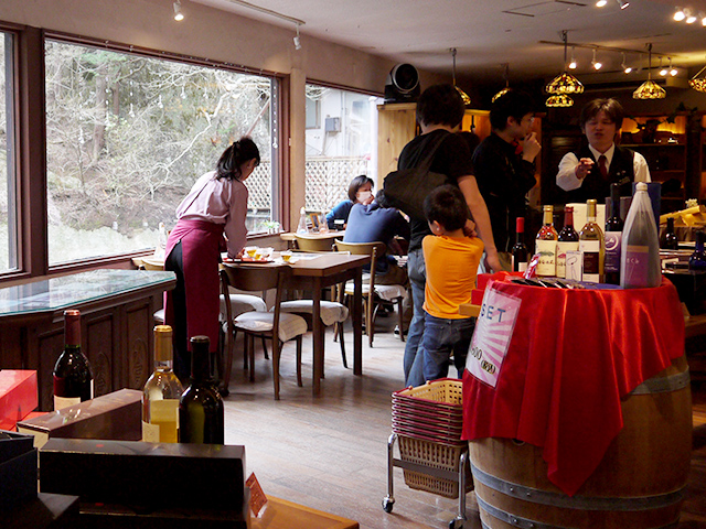山梨ワイン王国 仙娥滝店 写真4